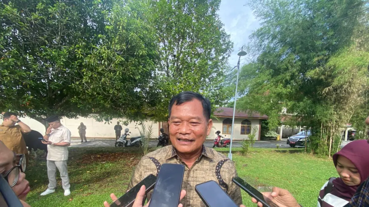 Sutik komentari soal pernyataan Ketua DPRD Kalteng terkait ruas jalan Sampit-Samuda.(Miftah/kaltengpos.jawapos.com)