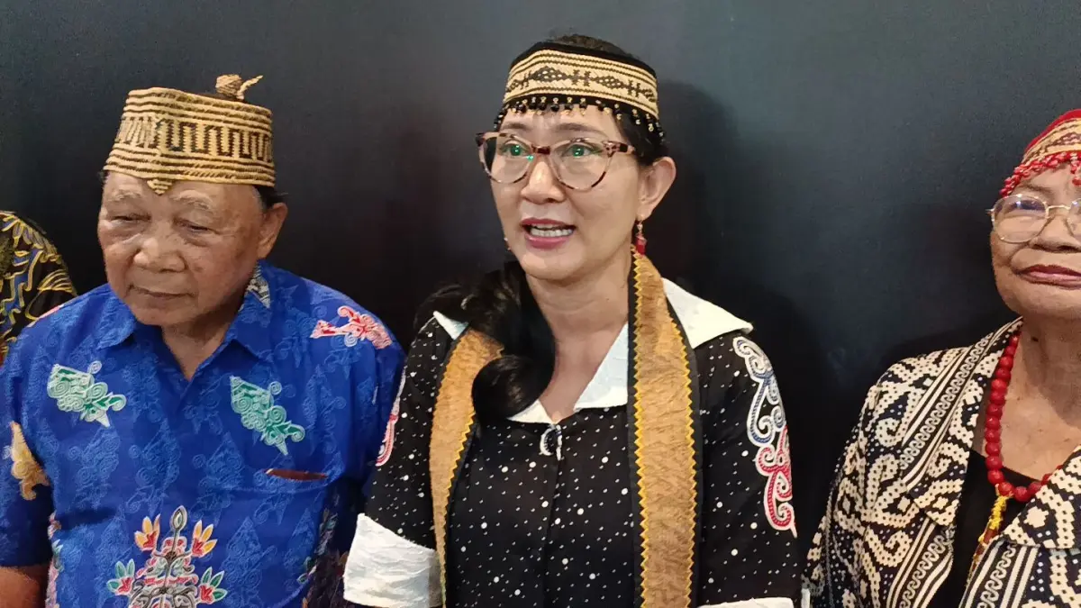 Tari Budayanti Usop saat mendaftar calon rektor UPR.(Rifqi/kaltengpos.jawapos.com)

