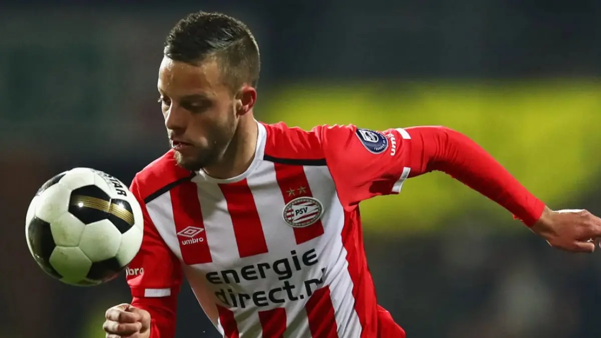 Persib Bandung dikabarkan tengah bernegosiasi untuk mendatangkan eks pemain PSV Eindhoven Bart Ramselaar di bursa transfer musim panas tahun ini. (Sumber: Dean Mouhtaropoulos/Getty Images)