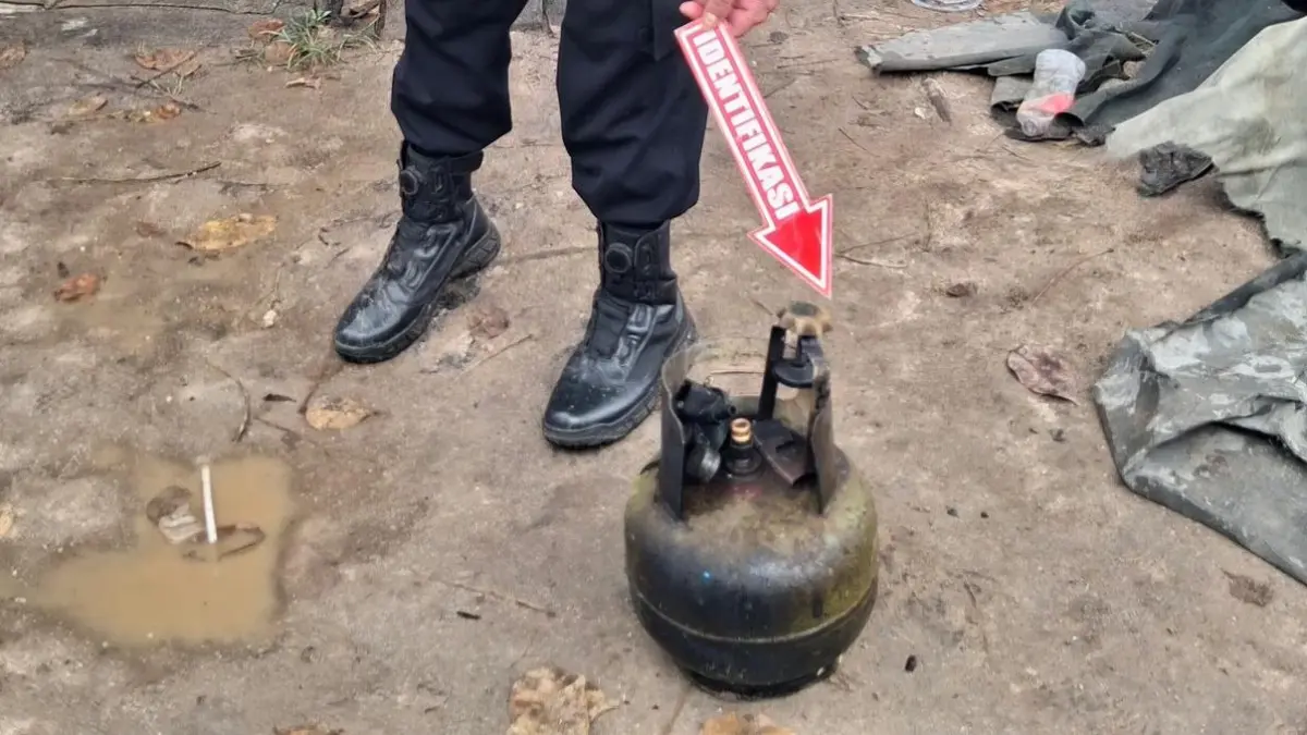 Tabung gas terbakar.(Damkar Sampit)