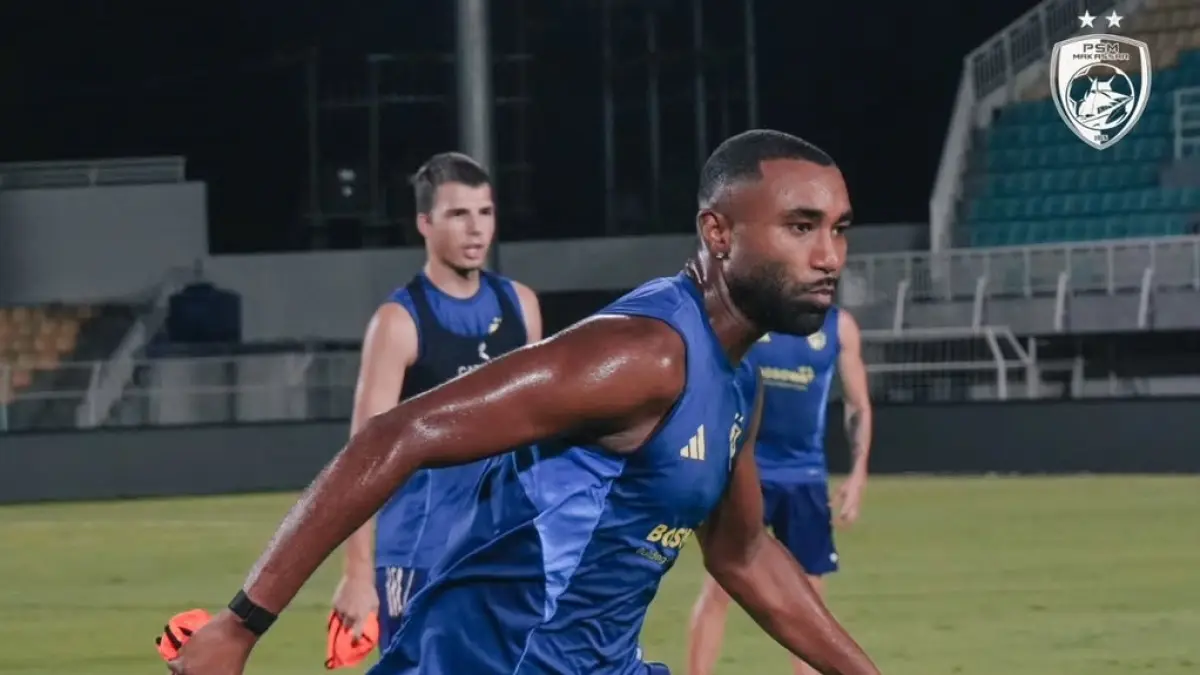 Salah satu pemain bertahan andalan PSM Makassar Yuran Fernandes dikabarkan masuk daftar incaran Persebaya Surabaya pada bursa transfer musim panas 2026. (Sumber: Instagram @psm_makassar)