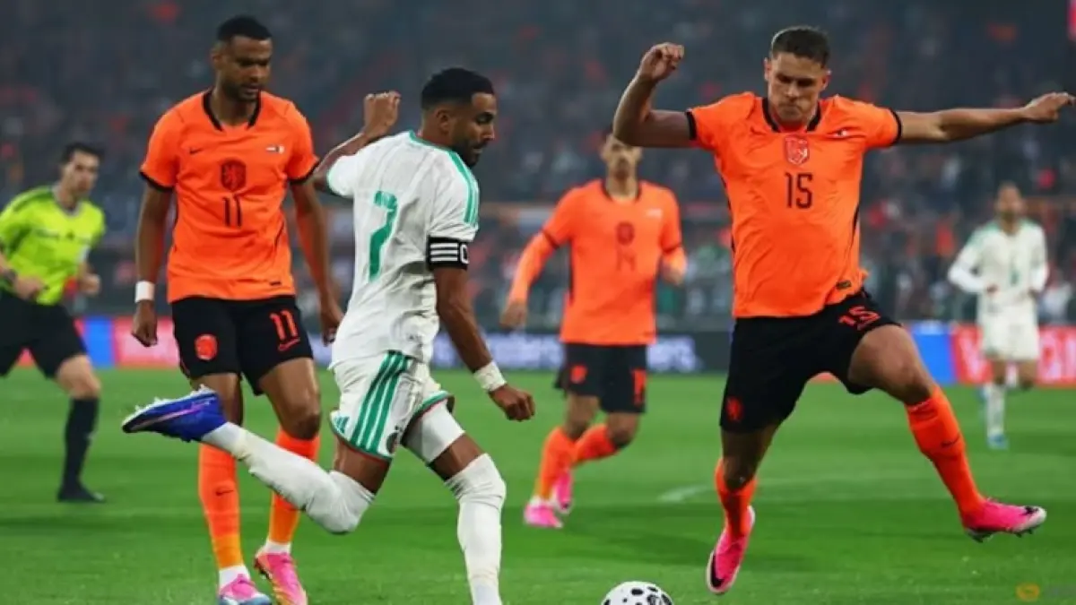Laga uji coba internasional antara Timnas Belanda vs Aljazair berakhir dengan kekalahan tipis tim Oranje 0-1 di Stadion Feijenoord, Rotterdam, Kamis (4/6/2026) dini hari WIB. (Sumber: REUTERS/Piroschka Van De Wouw)