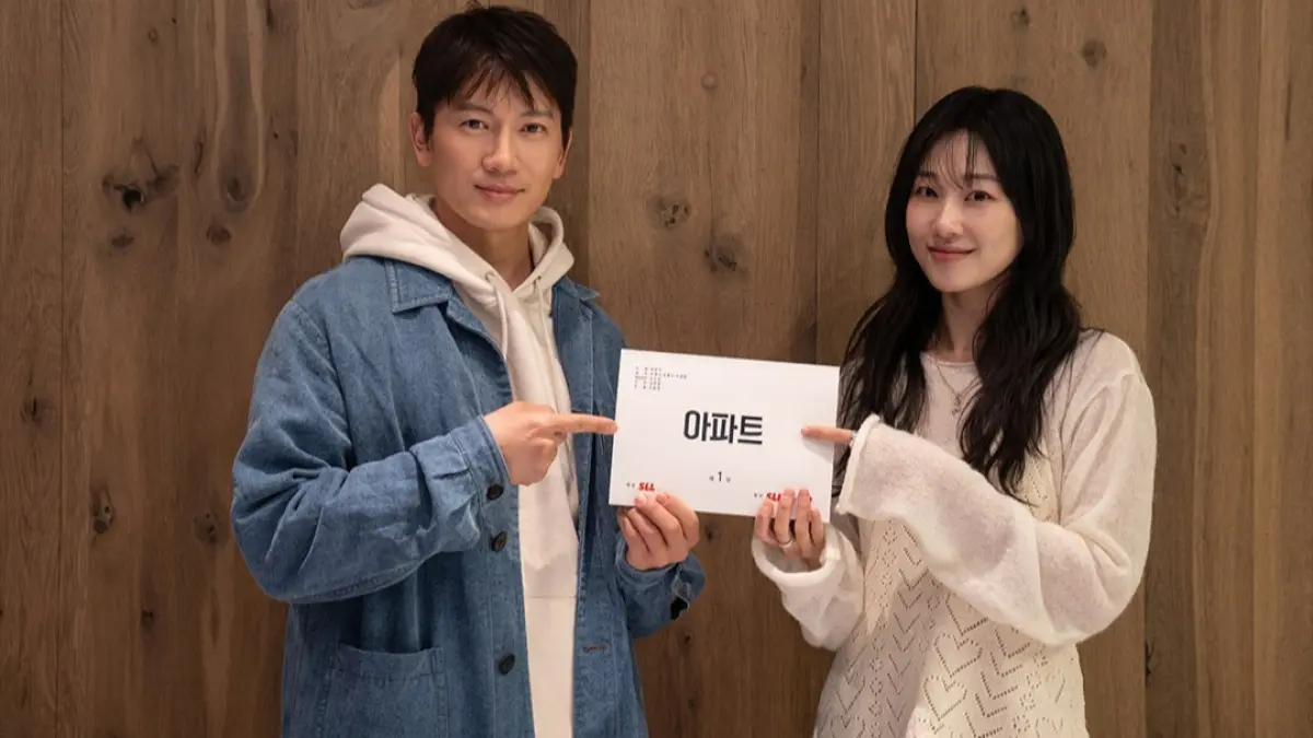 Ji Sung & Ha Yun Kyung. Soompi