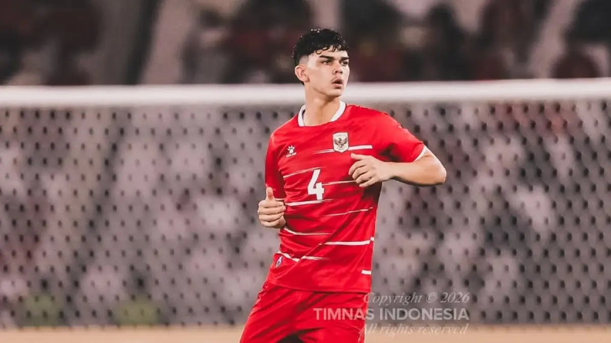 Debut Mathew Baker bersama timnas senior dalam laga uji coba Indonesia vs Oman tidak hanya membanggakan seluruh pencinta sepak bola Tanah Air, tetapi juga sang ayah yang datang langsung ke SUGBK menyaksikan perjuangan sang anak Jumat (5/6/2026) malam.  (Sumber: Instagram @timnasindonesia)