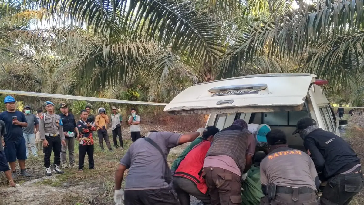 Evakuasi warga Desa Lampuyang jadi korban pembunuhan.(Camat)