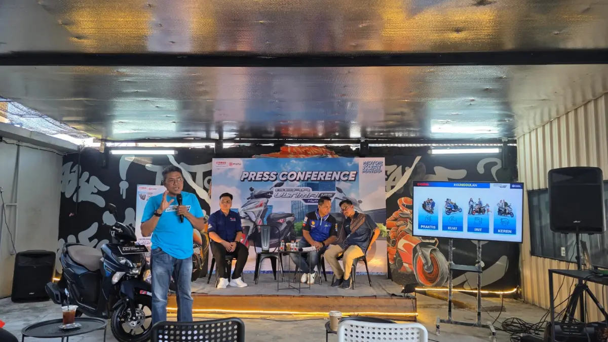 GM Service Area Kalseltengtim Yamaha, Edi Sunardi menyampaikan keunggulan Yamaha Gear Ultima saat acara Press Conference bersama media dan komunitas di salah satu kafe di Jalan Garuda, Palangka Raya.(Rohan/Kalteng Pos)