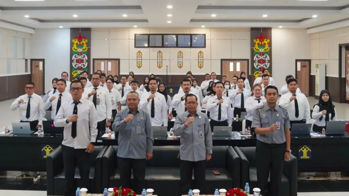 Kakanwil Kemenkum Kalteng Hajrianor (2 dari kanan) membuka Penilaian Kompetensi Tahun 2026 yang diikuti oleh 60 pegawai dari berbagai jenjang jabatan.(Humas)