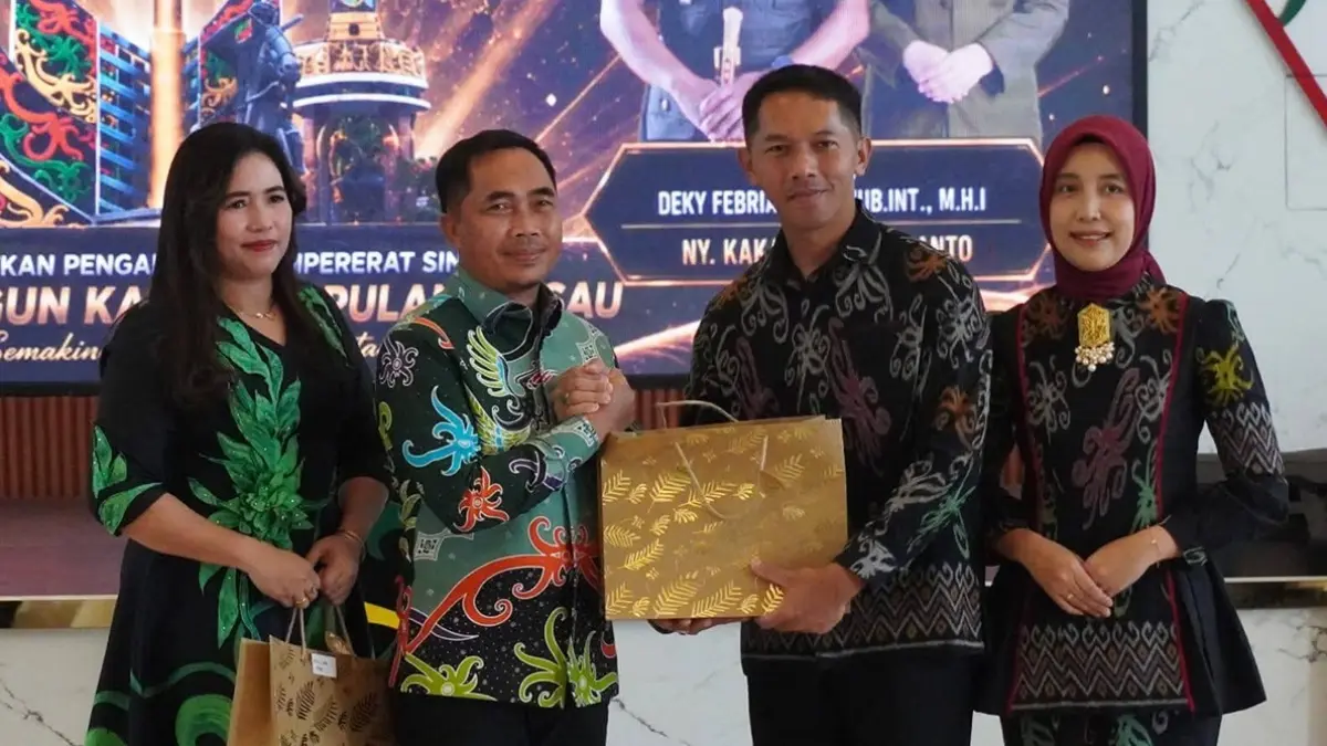 Ketua DPRD Pulpis menghadiri kenal pamit Dandim 1011/KLK dari Letkol Inf Pamungkas Army Saputro kepada Letkol Inf Deky Febrianto. Humas