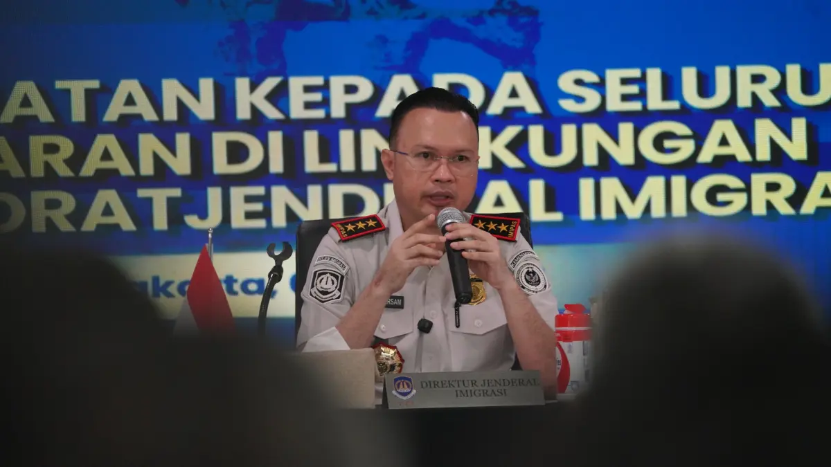 Direktur Jendral Imigrasi Hendarsam memberi arahan kepada seluruh petugas Imigrasi secara hybrid. Humas