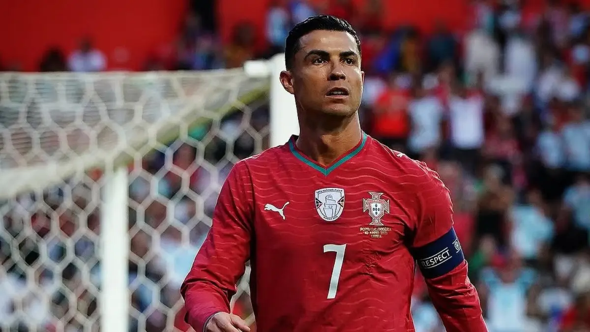 Timnas Portugal mendapatkan hasil positif dalam laga uji coba kontra atas Nigeria yang berlangsung di Estadio Dr. Magalhaes Pessoa, Kamis (11/6/2026) dini hari WIB. Namun, penampilan mega bintang Cristiano Ronaldo justru jadi sorotan di laga ini. (Sumber: Instagram @fabrizorom)