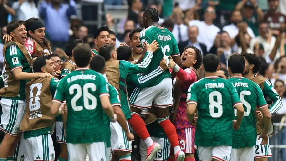 Timnas Meksiko berhasil mendulang hasil positif pada matchday pertama penyisihan Grup A Piala Dunia 2026 usai menang 2-1 atas Afrika Selatan di Estadio Azteca, Jumat (12/6) dini hari WIB. (Sumber: Josue Perez/ZUMA Press Wire)