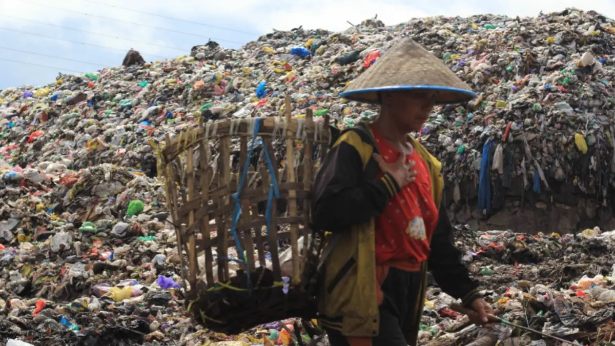 Penumpukan sampah di TPA.(Agus Pramono/kaltengpos.jawapos.com)