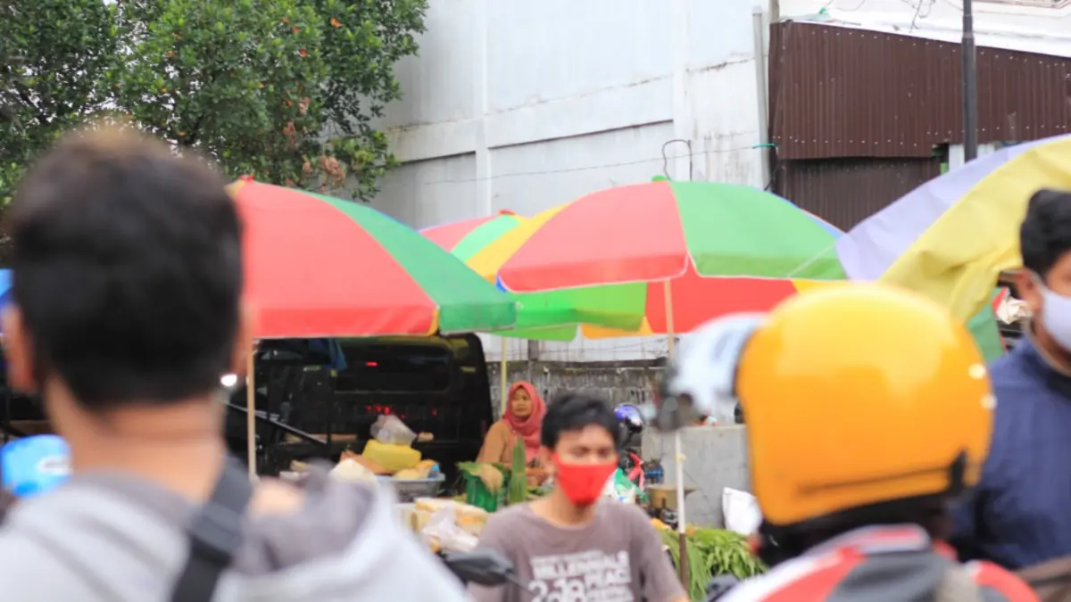 Aktivitas jual beli di pasar yang jadi pusat perekenomian. Agus Pramono/kaltengpos.jawapos.com