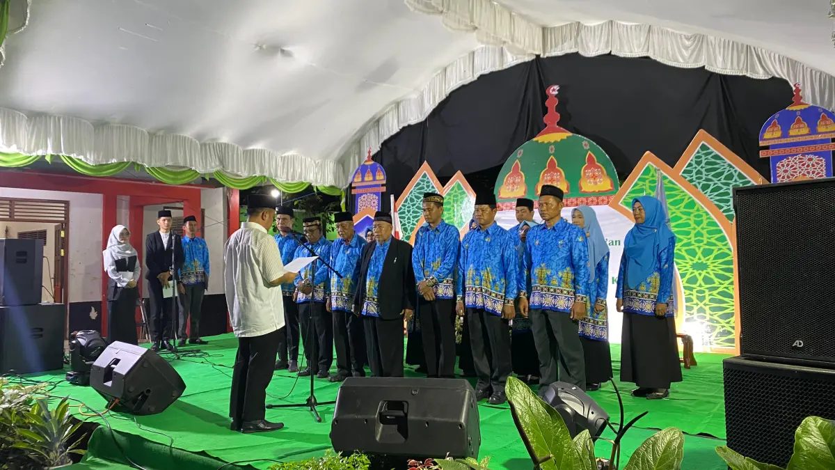 Plt Camat Baamang Yudi Aprianur, melantik dewan juri MTQ dan FSQ Kecamatan Baamang.(Miftah/kaltengpos.jawapos.com)