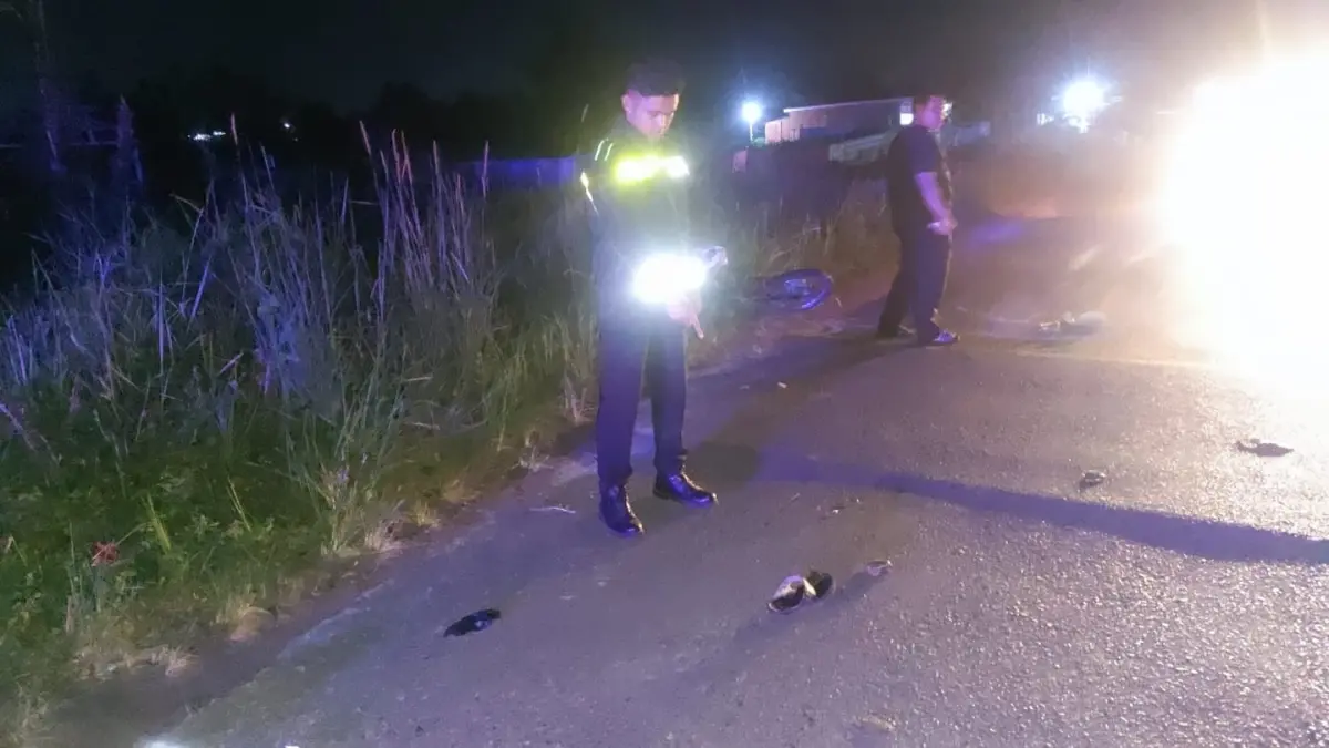 Polisi olah TKP tabrakan RX King dengan pesepeda.(Humas)