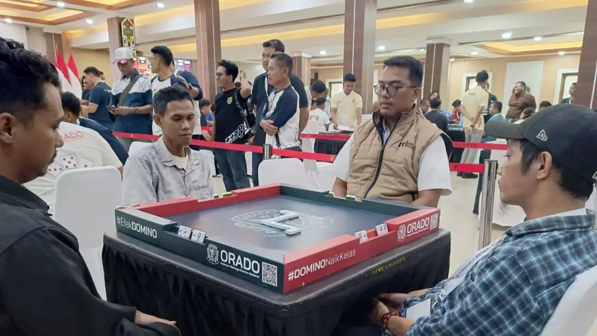 Insan pers dan warga di Palangka Raya ikuti lomba domino.(Humas)