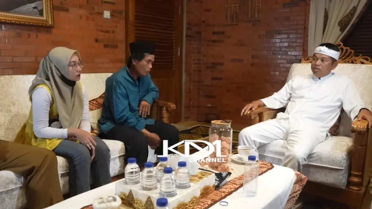 Mantan istri dan bapak dari Taufik Hidayat saat hadir di Podcast Dedi Mulyadi.(Youtube)