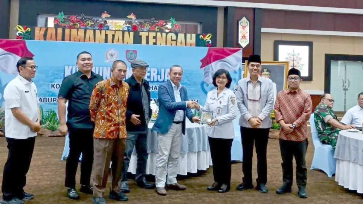 Pj Sekda Kalteng, Linae Aden bersama jajaran Panja Komisi II DPR RI pada kunjungan kerja pembahasan RUU Kabupaten/ Kota di Kalimantan Tengah.