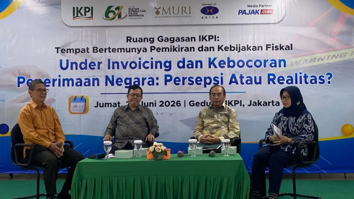 Dari kiri; Dr. Arifin Halim, S.E., S.H., M.H, 	Prof. Dr. Poltak Maruli John Liberty Hutagaol, SE., Ak., M.Acc., M.Ec, Yustinus Lambang Setyo Putro, Ketua Bidang Perpajakan & Fiskal Gapki dan 	Dr. Ning Rahayu, M.Si selaki Pakar Kebijakan Fiskal Universitas Indonesia UI.(Gapki)