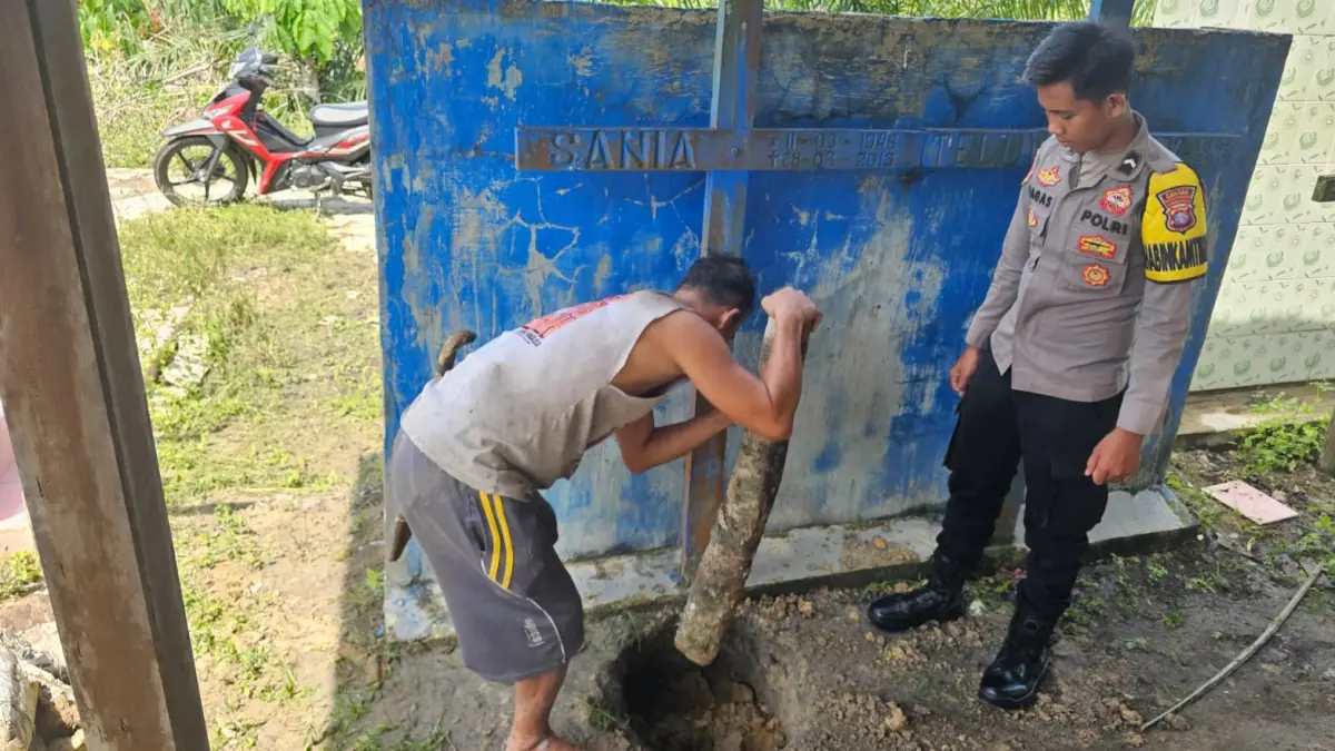 Lubang di makam Kristen Protestan Desa Lebo.(Humas)