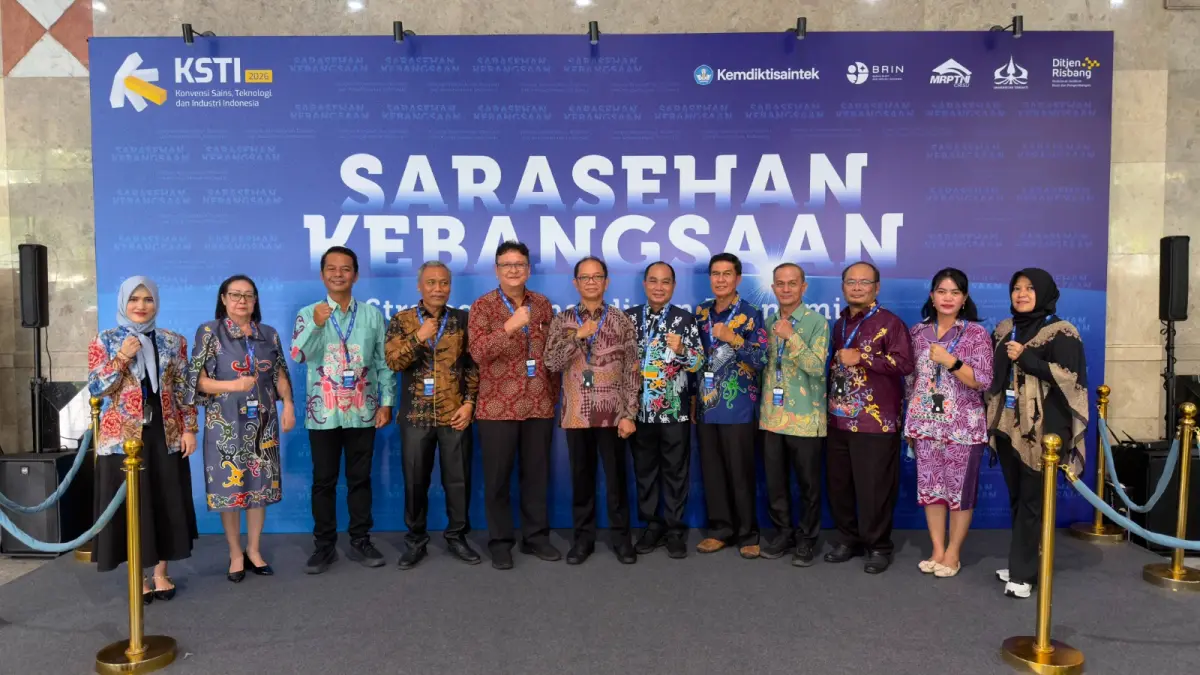 Rombongan Universitas Palangka Raya dipimpin Rektor Prof. Dr. Ir. Salampak., M.S., IPU saat mengikuti sarasehan nasional di Jakarta. FOTO HUMAS UPR