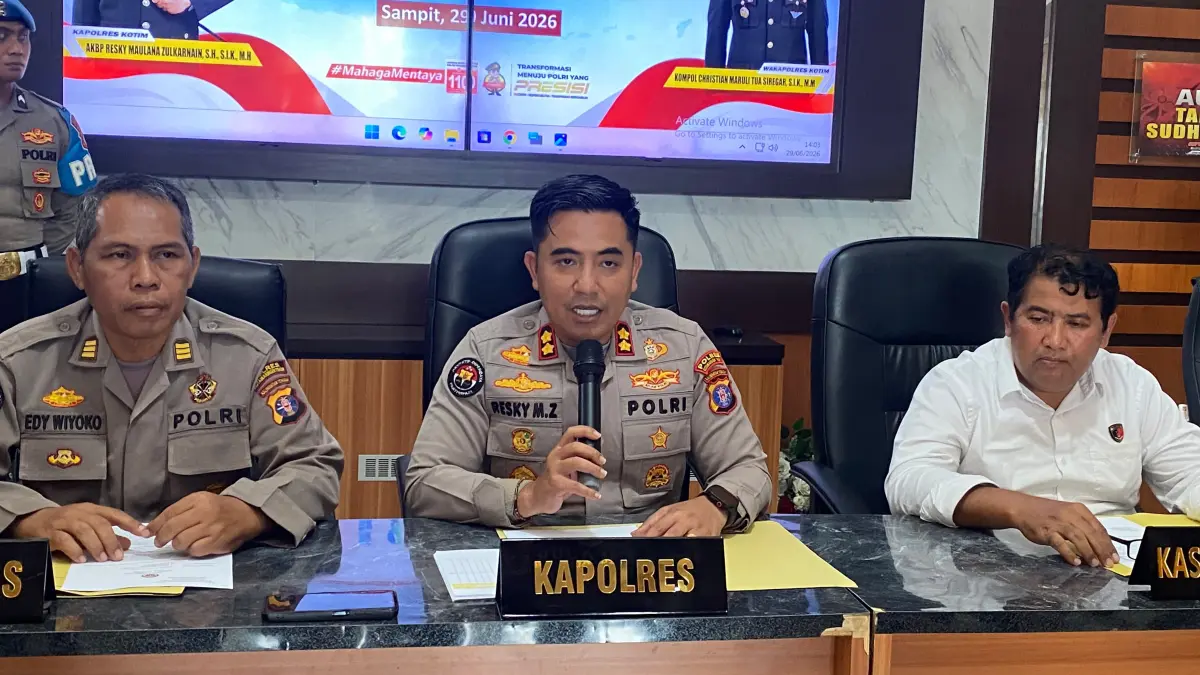 Kapolres Kotim AKBP Resky Maulana Zulkarnain memimpin rilis triwulan 1.(Miftah/kaltengpps.jawapos.com)