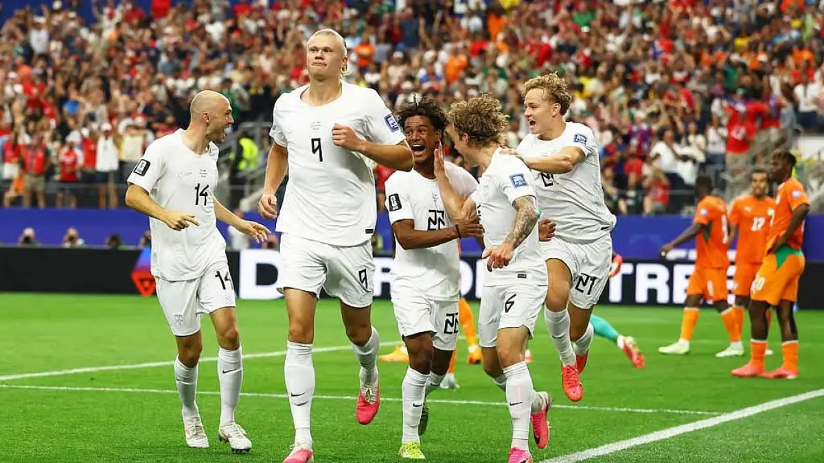 Satu tiket babak 16 Besar Piala Dunia FIFA 2026 dipastikan menjadi milik Norwegia usai meraih kemengan 2-1 atas walik Afrika Pantai Gading dalam laga seru yang berlangsung di Stadion Dallas, Texas, Amerika Serikat, Rabu (1/7) dini hari WIB. (Sumber: REUTERS)   