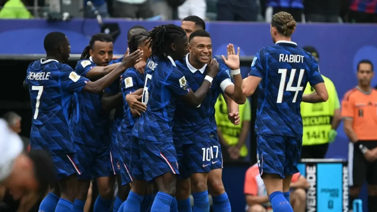 Timnas Prancis sukses mengantongi satu tiket babak 16 Besar Piala Dunia 2026 usai menang telak 3-0 atas Swedia dalam laga yang berlangsung di Stadion New York New Jersey, Rabu (1/7/2026) dini hari WIB. (Sumber: MAURO PIMENTEL/AFP)  