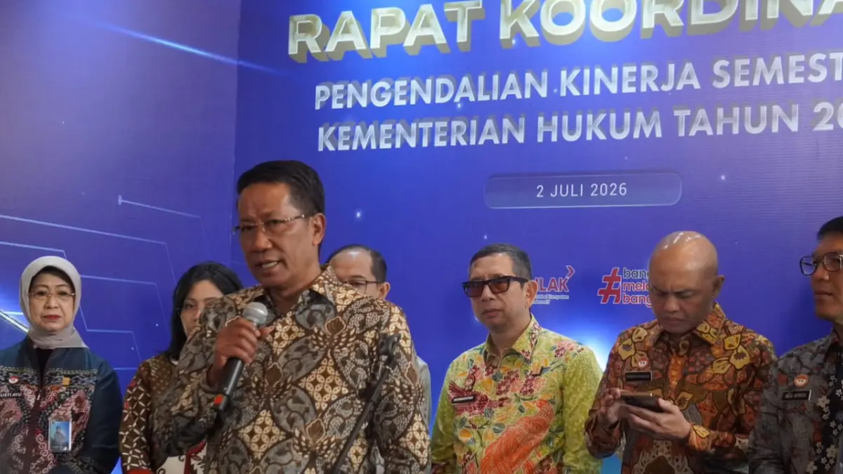 Supratman Andi Agtas menyampaikan pembahasan rapat.(Humas)