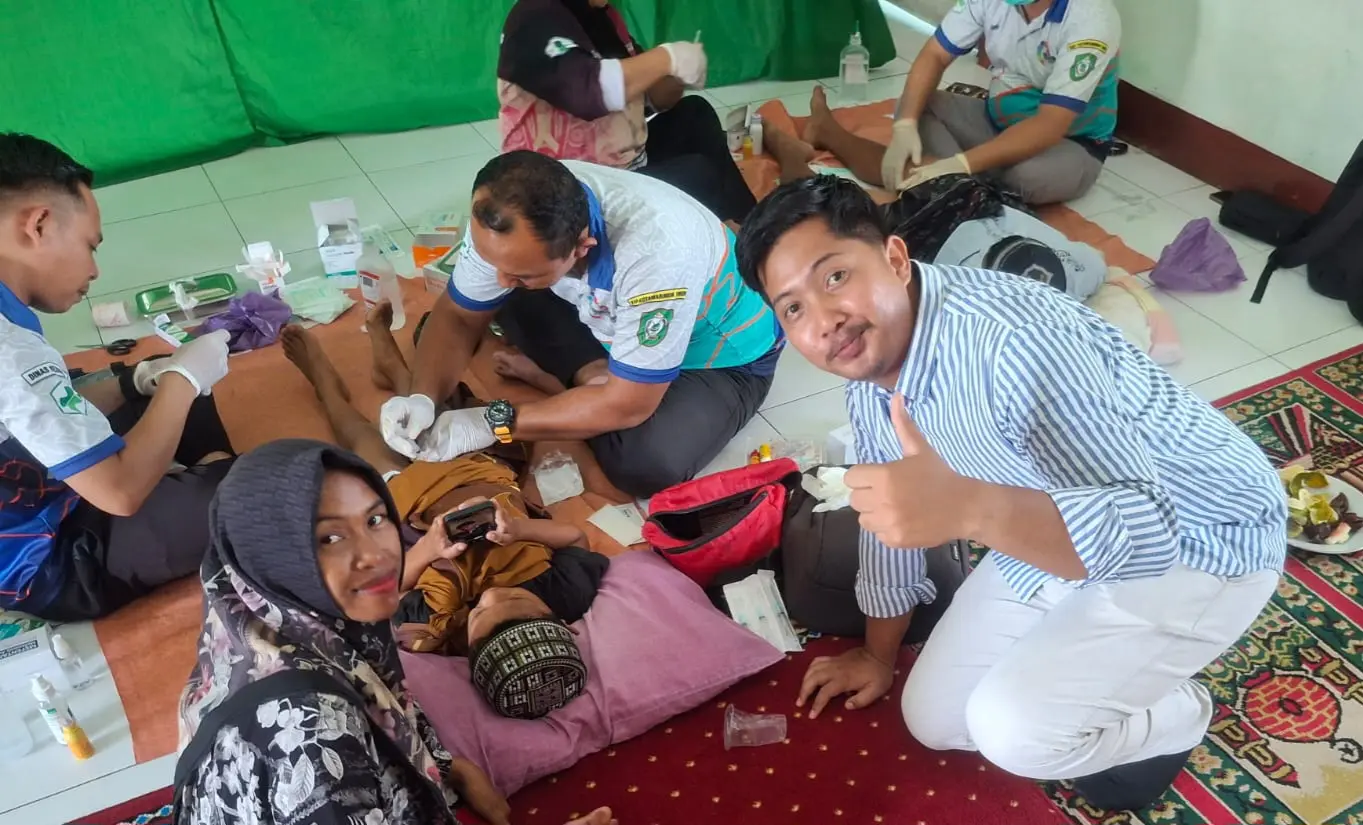 Sunatan bagi anak warga Desa Bagendang Hulu