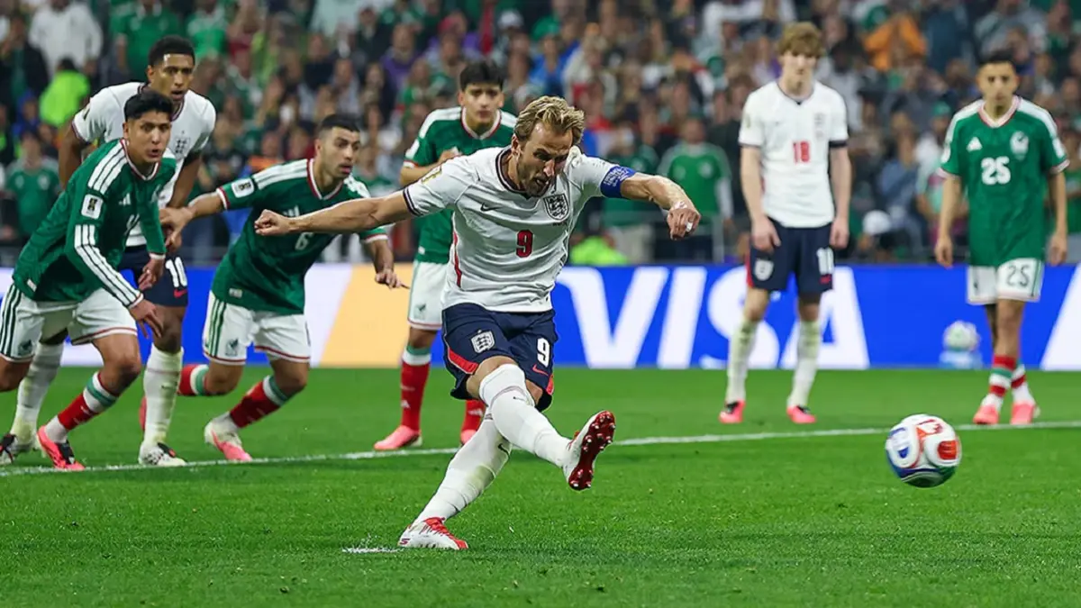 Penyerang Inggris Harry Kane memanaskan persaingan top skor Piala Dunia FIFA 2026 usai menambah pundi-pundi golnya dalam laga kontra Meksiko di babak 16 besar pada Senin (6/7/2026) pagi WIB. (Sumber: Francois Nel/Getty Images) 