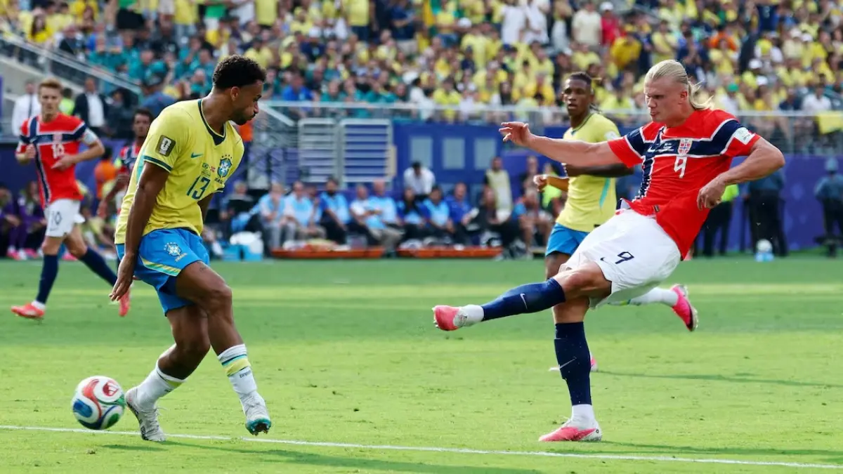 Penyerang Norwegia Erling Haaland saat mencetak gol kedua bagi timnya dalam laga kontra Brasil pada babak 16 besar Piala Dunia FIFA 2026, Senin (6/7/2026) dini hari WIB. (Sumber: IMAGN IMAGES via Reuters/Vincent Carchietta)