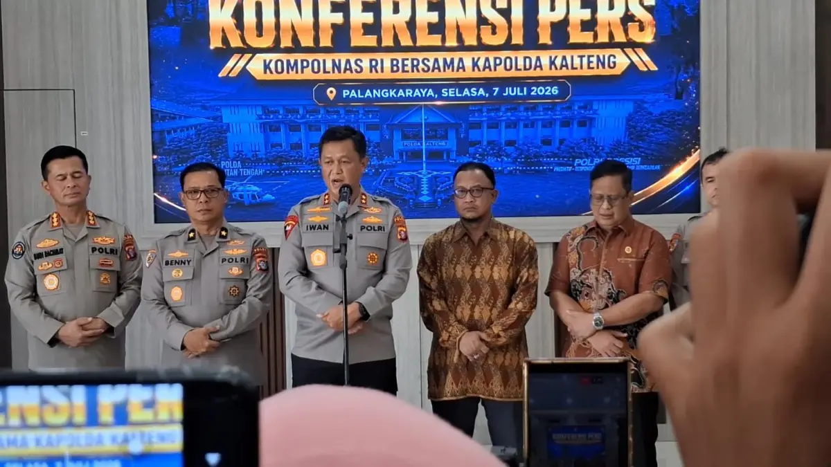 Kapolda Kalimantan Tengah Irjen Pol Iwan Kurniawan jumpa pers di Mapolda Kalteng soal tragedi Tumbang Kalemei.(Agus Pramono/kaltengpos.jawapos.com)