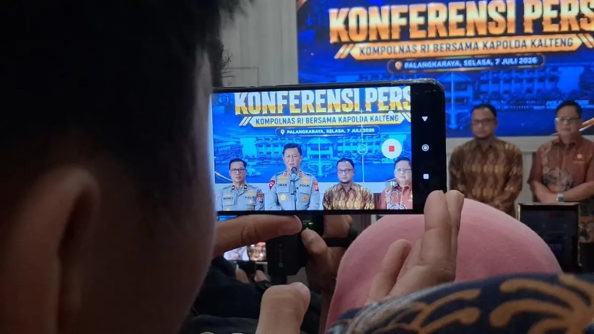 Kapolda Kalimantan Tengah Irjen Pol Iwan Kurniawan jumpa pers di Mapolda Kalteng soal tragedi Tumbang Kalemei.(Agus Pramono/kaltengpos.jawapos.com)