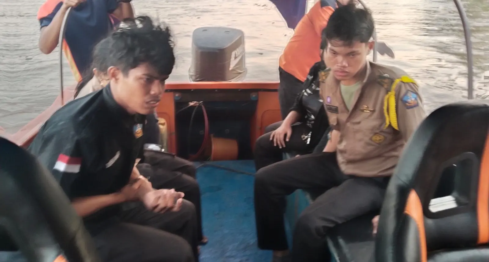 Evakuasi korban speedboat.