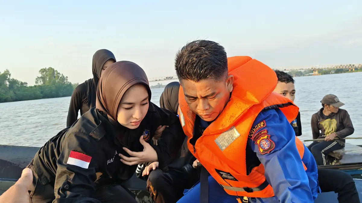 Evakuasi Speedboat terbalik oleh BPBD.(Satpolair)