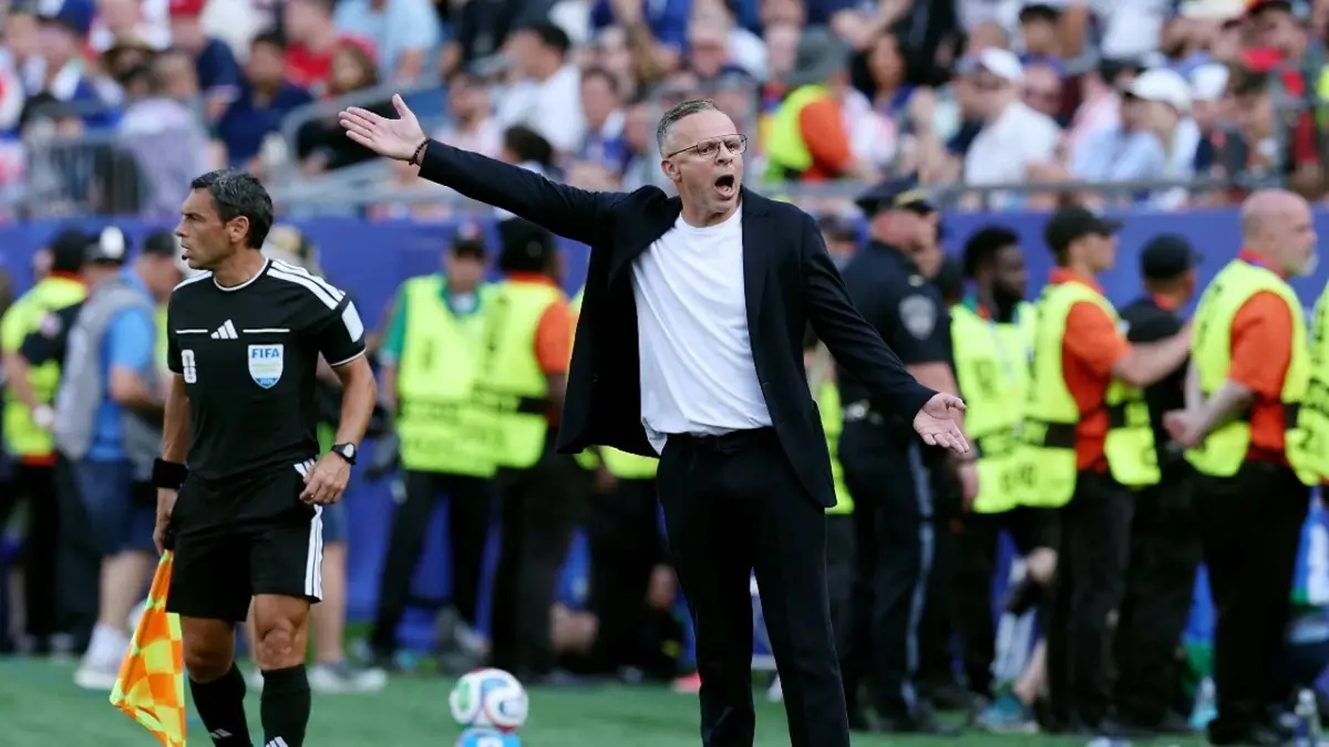 Meski kalah 0-2 dari Timnas Prancis pada babak delapan besar, pelatih kepala Timnas Maroko Mohamed Ouahbi justru blak-blakan mengaku bangga dengan perjuangan anak asuhnya Piala Dunia FIFA 2026. (Sumber: Reuters Photo)