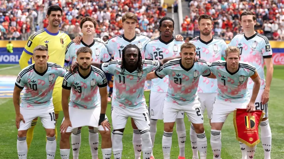 Timnas Belgia akhirnya mengubur mimpi mereka untuk mengangkat frofi Piala Dunia 2026 usai takluk 1-2 dari Spanyol pada babak perempat final. Kegagalan itu menjadi simbol berakhirnya era yang selama lebih dari satu dekade menghadirkan harapan besar bagi sepak bola negara tersebut. (Sumber: Getty Images via AFP)