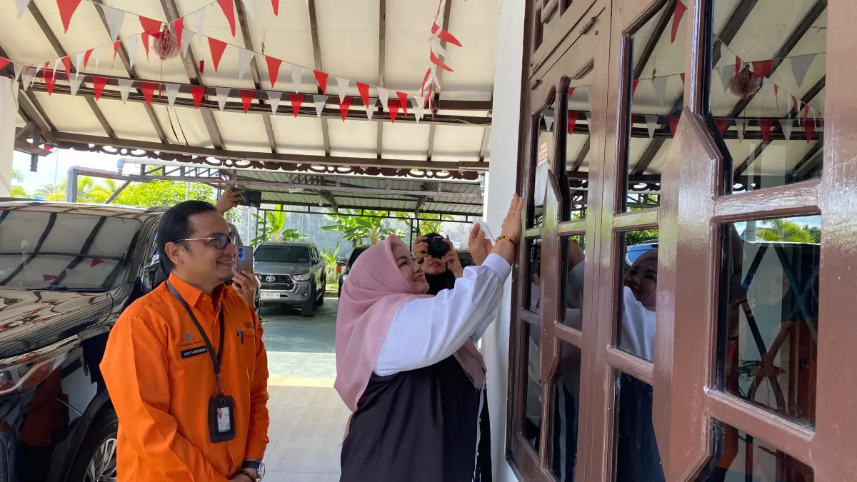 Petugas melakukan sensus ekonomi di Sampit.(Miftah/kaltengpos.jawapos.com)