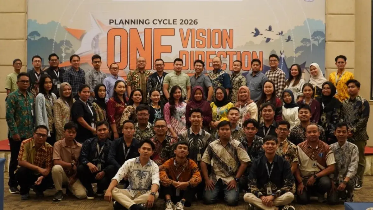 Seluruh peserta Planning Cycle 2026 mengabadikan momen kebersamaan setelah menyelesaikan rangkaian kegiatan penyusunan program sekolah.(Humas)