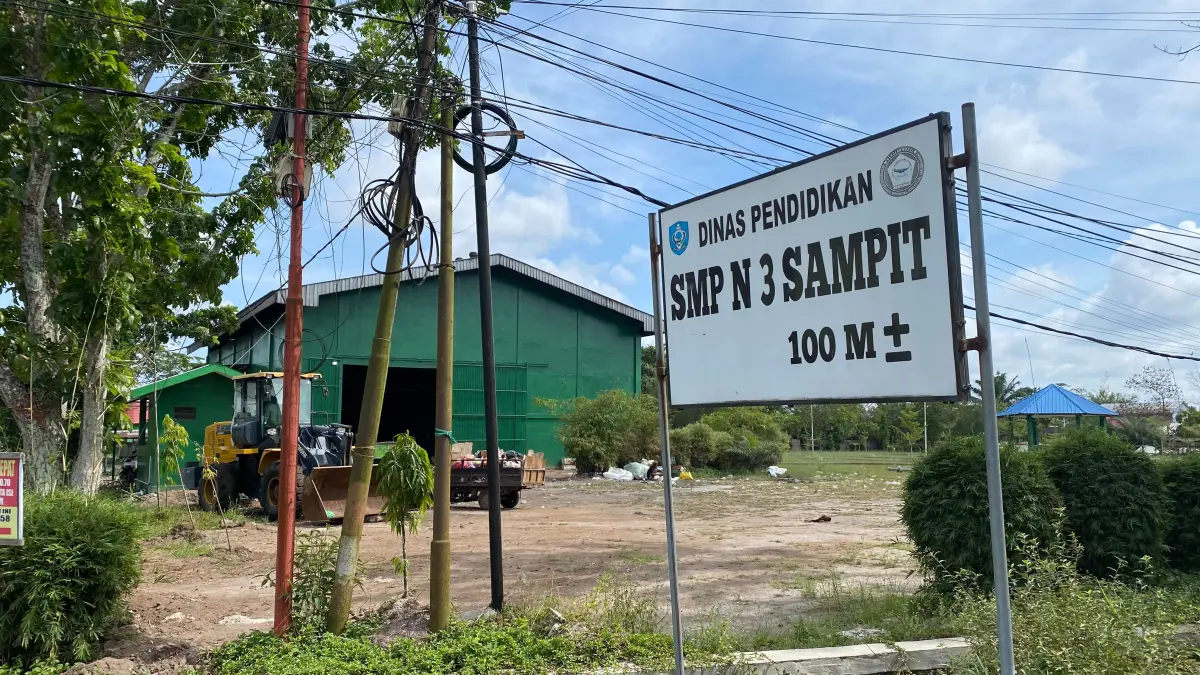 Kondisi depo sampah di dekat SMPN 3 Sampit.(Miftah/kaltengpos.jawapos.com)