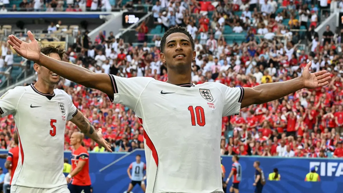 Kontroversi terkait keabsahan gol Jude Belligham dalam laga kontra Norwegia di perempat final Piala Dunia 2026 dijawab Federasi Sepak Bola Dunia atau FIFA melalui hasil pemeriksaan teknologi sensor bola. (Sumber: Getty Images)