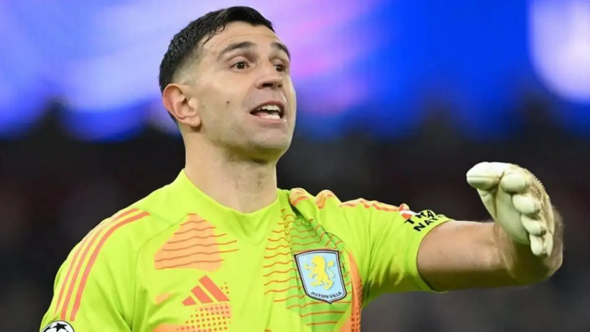 Ambisi Juventus untuk mendatangkan Emiliano Martinez pada bursa transfer musim panas ini tampaknya bakal tertunda, karena Aston Villa belum berniat melepas kiper asal Argentina tersebut. (Sumber: nytimes.com)