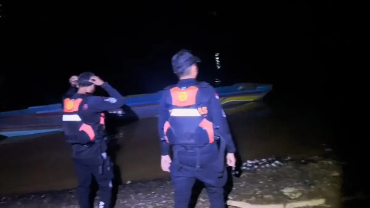 Basarnas melakukan pencarian bocah diterkam buaya di Sungai Kupang.(Humas)