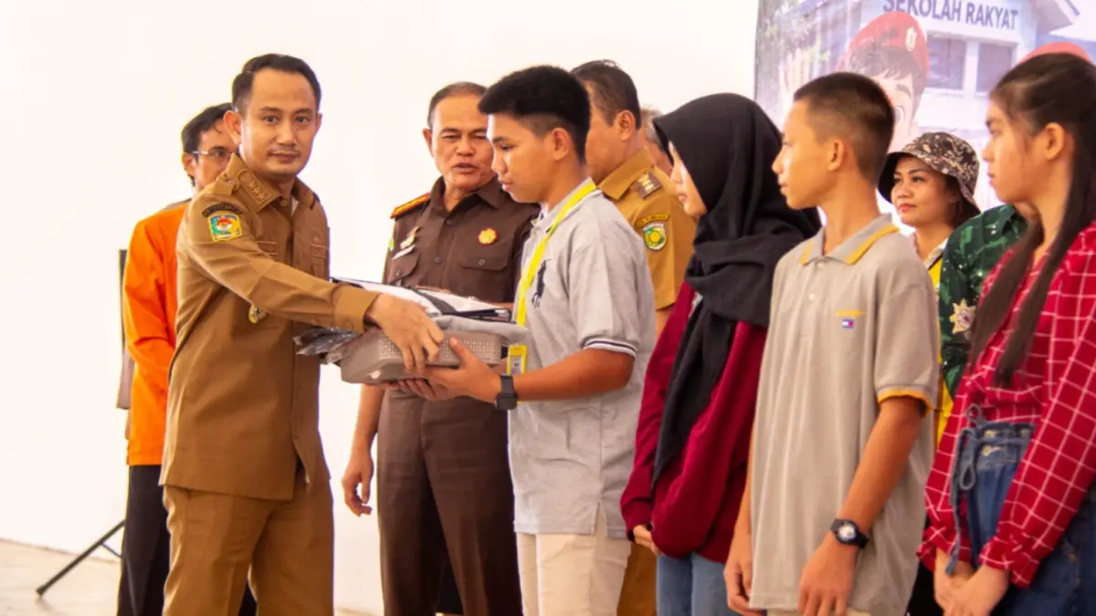 Pembukaan MPLS Sekolah Rakyat Kota Palangka Raya Tahun Ajaran 2026/2027 di Sekolah Rakyat Permanen, Jalan Tjilik Riwut Km 39, Kelurahan Tangkiling.(Arief Prathama/Kalteng Pos)