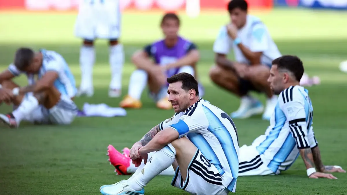 Megabintang sepak bola Lionel Messi akhirnya gagal mempertahankan gelar juara dunia Bersama Argentina usai takluk 0-1 dari Spanyol di laga final Piala Dunia 2026 di Stadion MetLife, New York, Senin (20/7/2026) dini hari WIB. (Sumber: Reuters)