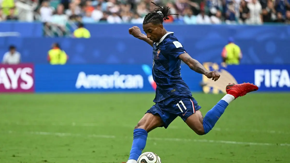 Meski gagal membawa Prancis merebut trofi juara dunia Piala Dunia 2026, tetapi Michael Olise justru meraih penghargaan Top Assist, bahkan melampaui rekor legenda sepak bola, Pele. (Sumber: AFP)
