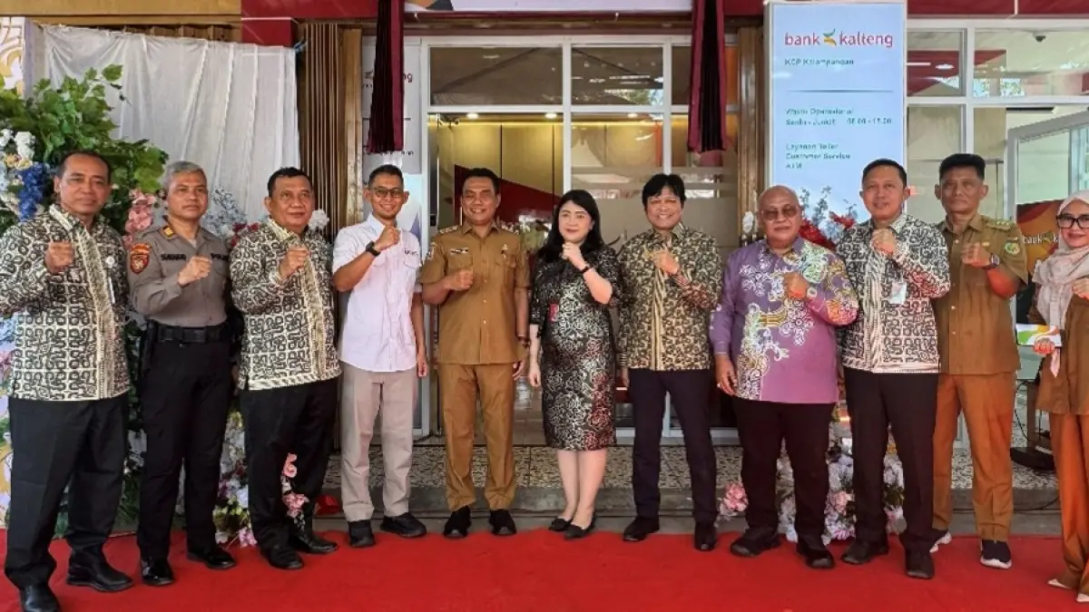 Direktur Utama Bank Kalteng, Maslipansyah, saat meresmikan KCP Kalampangan, Kota Palangka Raya, Senin (20/7/2026).(Bank Kalteng)