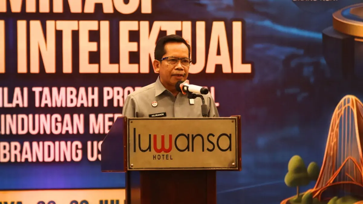 Kepala Kantor Wilayah Kementerian Hukum Kalteng, Hajrianor, saat membuka Diseminasi Kekayaan Intelektual di Hotel Luwansa Palangka Raya, Selasa (21/7/2026).(Humas)
