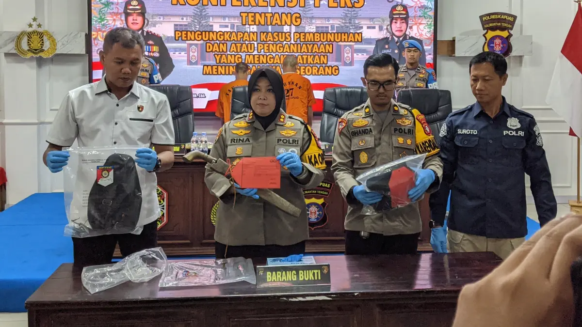 Kapolres Kapuas AKBP Rina Perwitasari memimpin rilis kasus pembunuhan.(Hartoyo/Kalteng Pos)